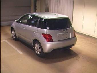2005 Toyota ist Photos