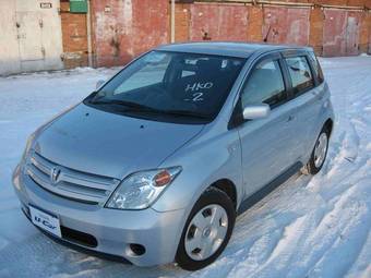 2005 Toyota ist Photos