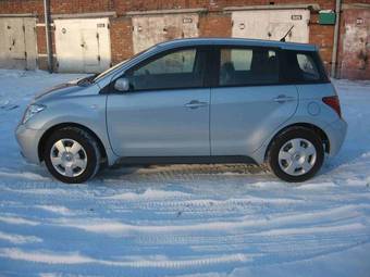 2005 Toyota ist Photos