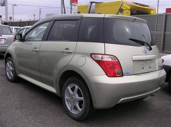 2005 Toyota ist Photos