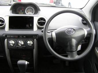 2005 Toyota ist Photos