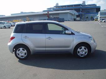 2005 Toyota ist Pictures