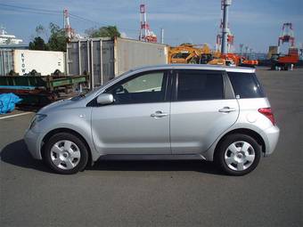 2005 Toyota ist Photos