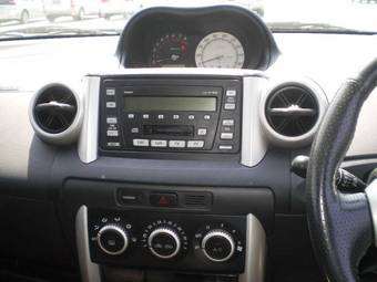 2005 Toyota ist Pictures