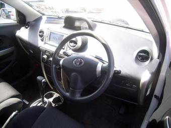 2005 Toyota ist Photos