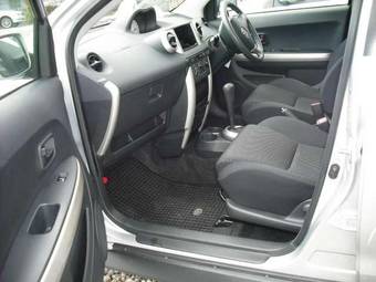 2005 Toyota ist Photos