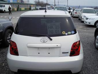 2005 Toyota ist Photos