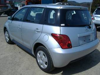 2005 Toyota ist Photos