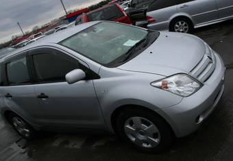 2005 Toyota ist Photos