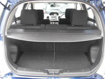 2005 Toyota ist Photos