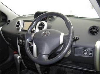2005 Toyota ist Pictures