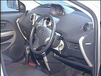 2005 Toyota ist Pictures