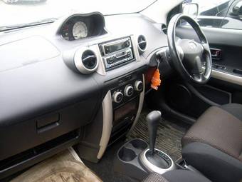 2005 Toyota ist Photos