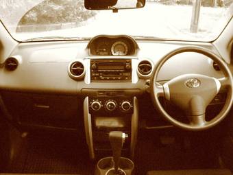 2005 Toyota ist Pictures