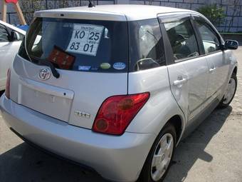 2005 Toyota ist Photos