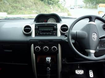 2005 Toyota ist Images