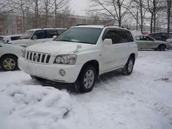 2000 Toyota Kluger V