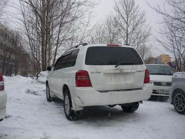 2000 Toyota Kluger V