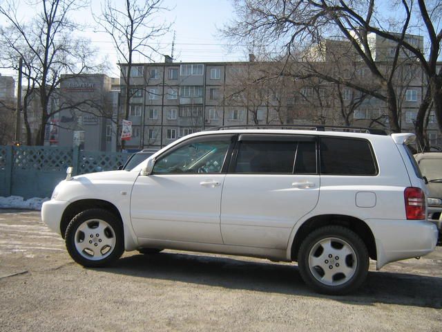 2000 Toyota Kluger V