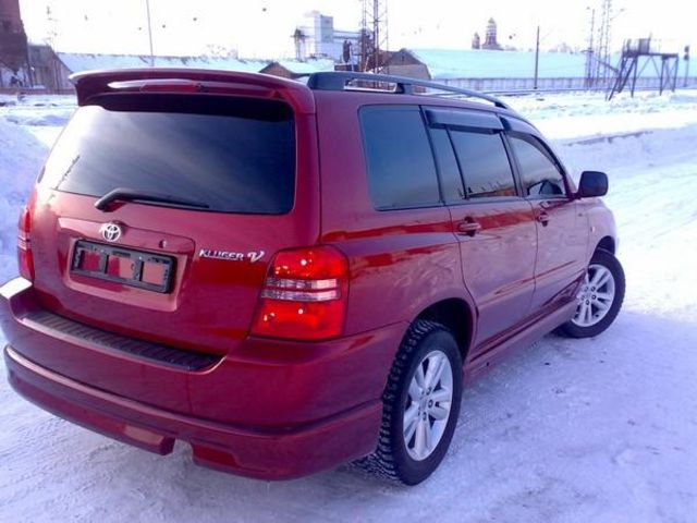 2000 Toyota Kluger V