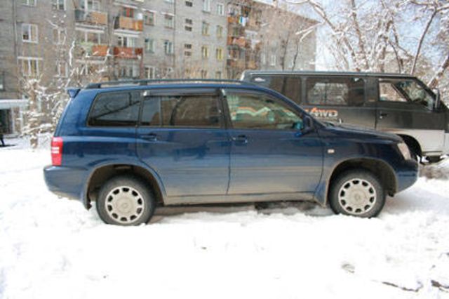 2000 Toyota Kluger V