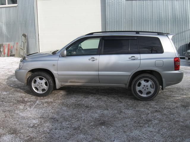 2000 Toyota Kluger V