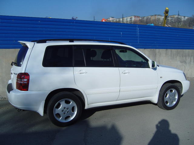 2000 Toyota Kluger V