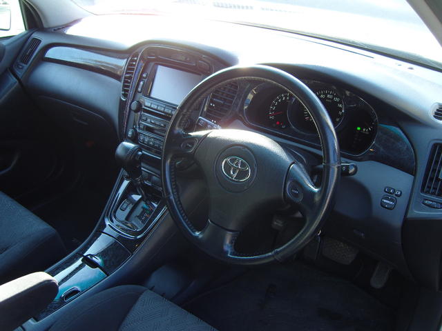 2000 Toyota Kluger V