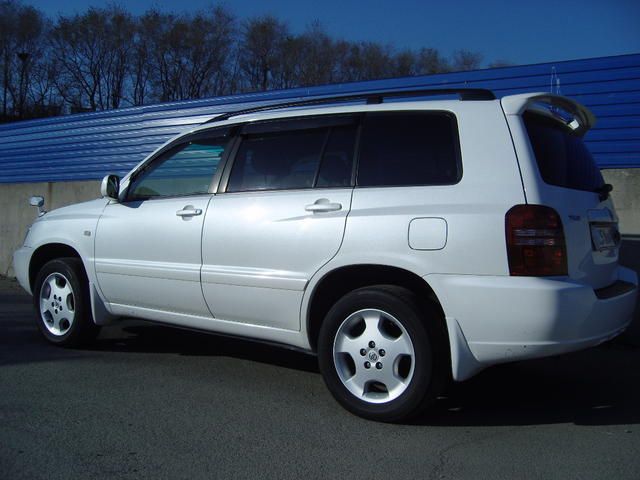 2000 Toyota Kluger V