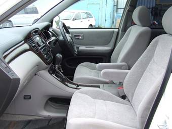 2000 Toyota Kluger V Photos