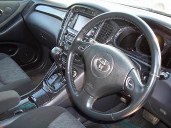 2001 Toyota Kluger V