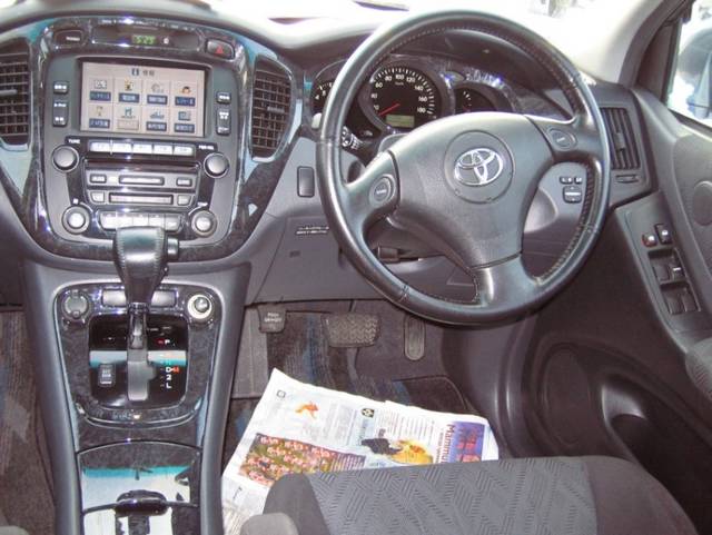 2001 Toyota Kluger V