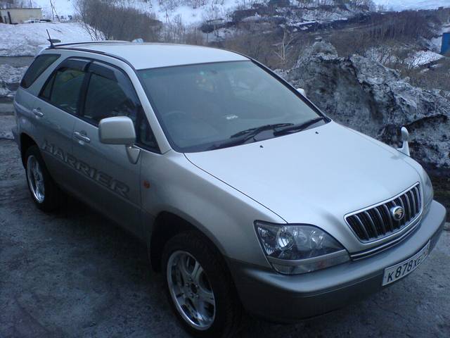 2001 Toyota Kluger V