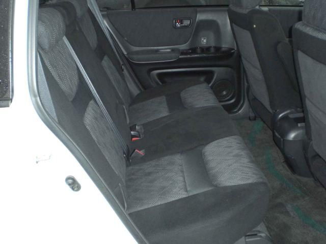 2001 Toyota Kluger V