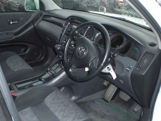 2001 Toyota Kluger V