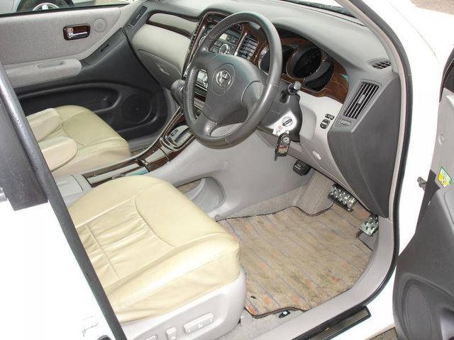 2001 Toyota Kluger V