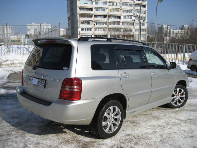 2001 Toyota Kluger V