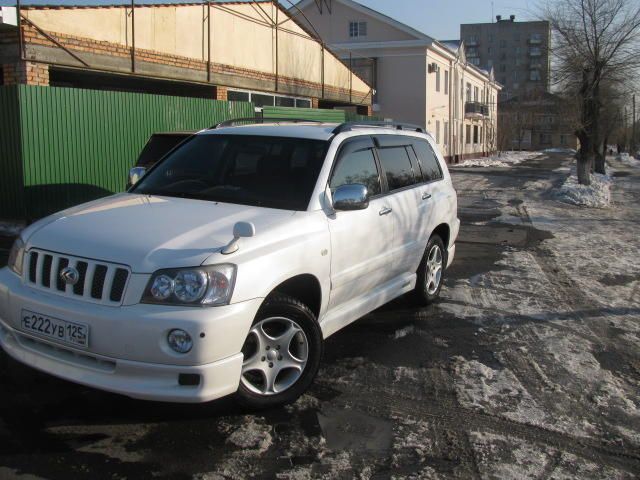 2001 Toyota Kluger V