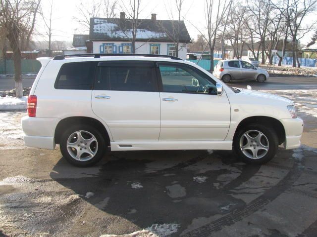 2001 Toyota Kluger V