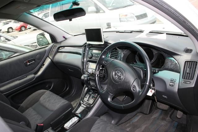 2001 Toyota Kluger V