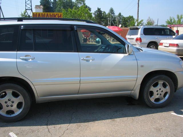 2001 Toyota Kluger V