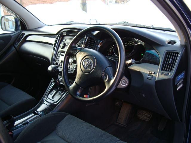 2001 Toyota Kluger V