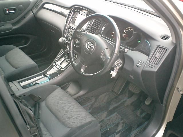 2001 Toyota Kluger V