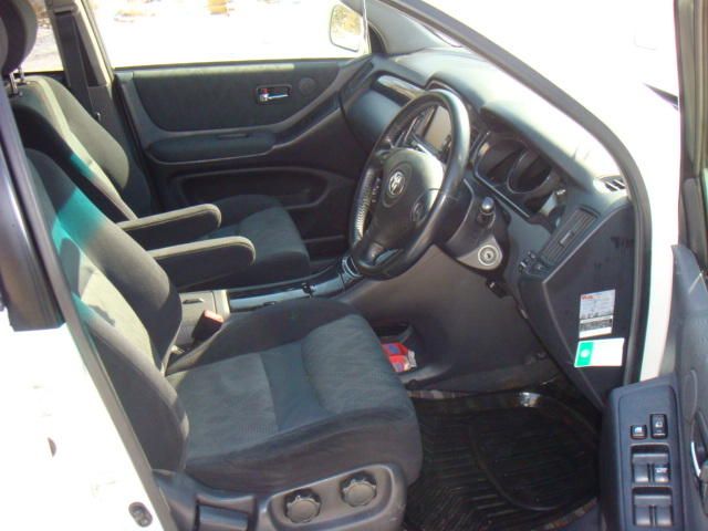 2001 Toyota Kluger V