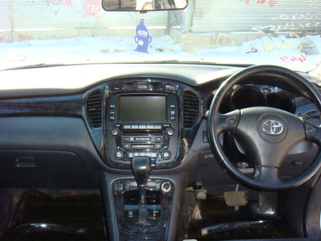 2001 Toyota Kluger V