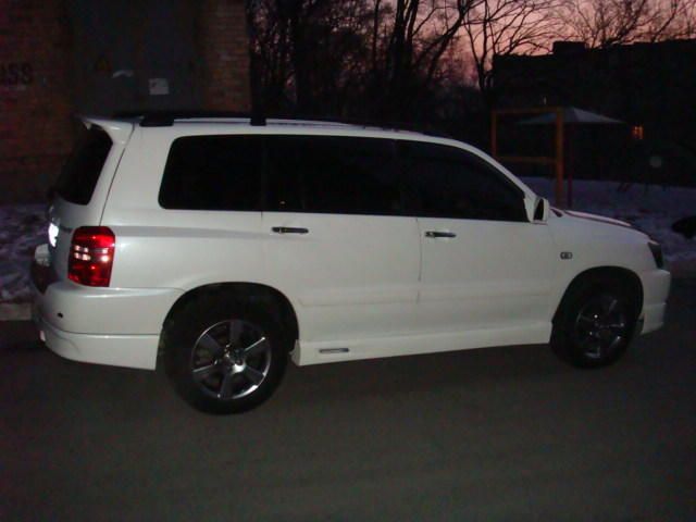 2001 Toyota Kluger V