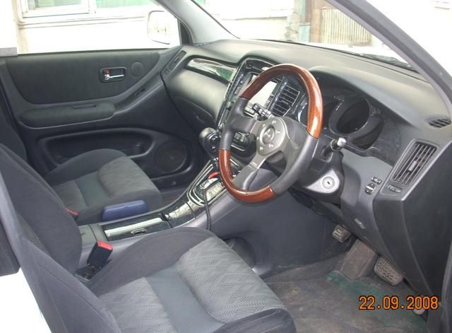 2001 Toyota Kluger V