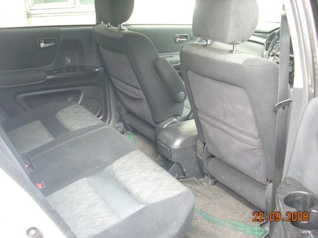 2001 Toyota Kluger V