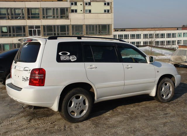 2001 Toyota Kluger V