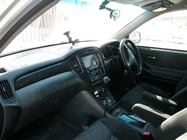 2001 Toyota Kluger V